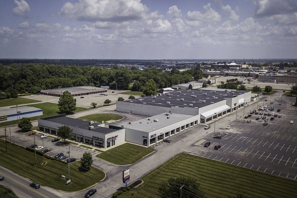 Blackiston Mill Rd Shopping Center: 1418 & 1420 Blackiston Mill Rd, Clarksville, IN 47129
